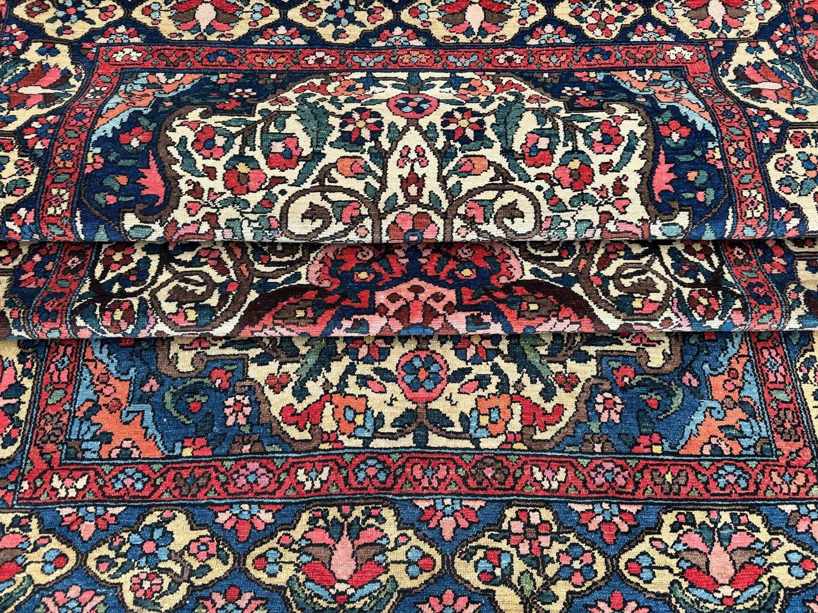 photo vintage Antiek Bakhtiar tapijt 2,13 m x 1,36 m