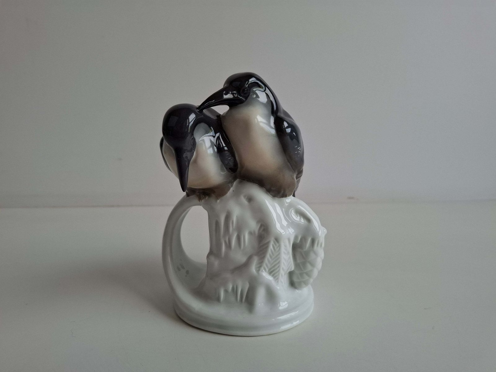 Décoration Figurine Art Déco en porcelaine tchèque représentant un pingouin, par Pfeiffer & Löwenstein, vers 1930 photo