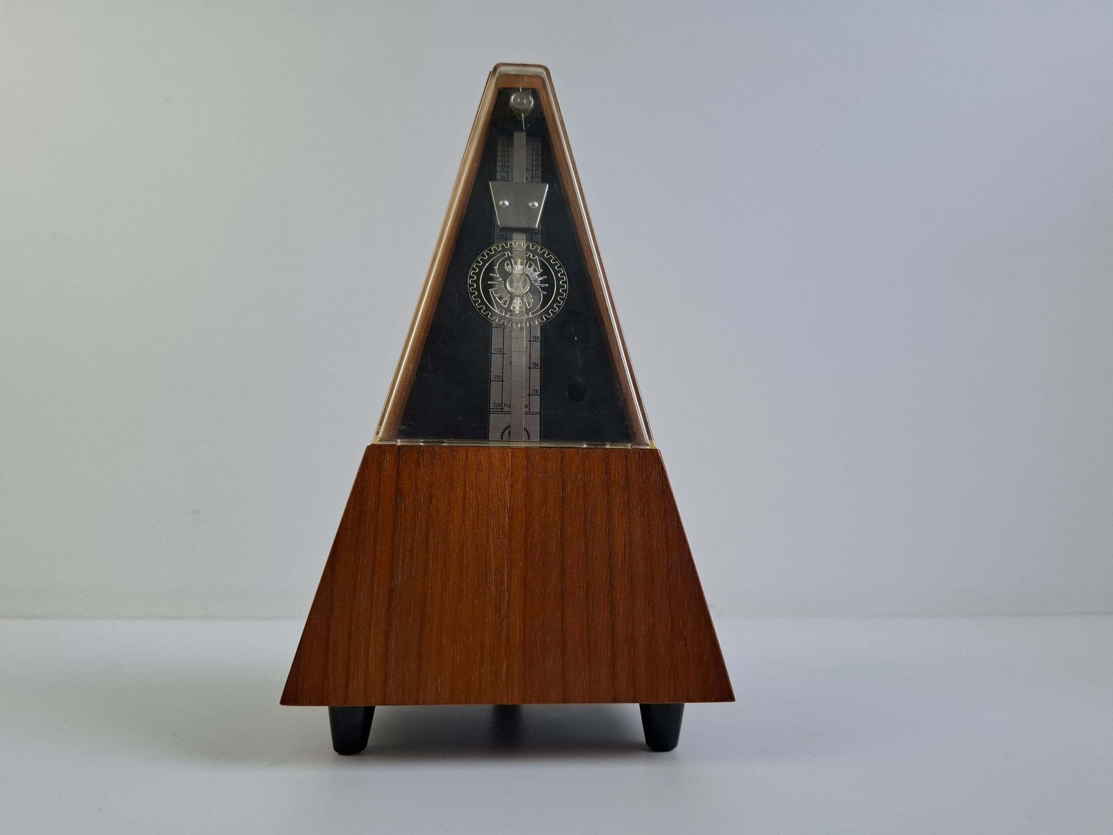 photo vinterior Vintage Wittner mechanische metronoom in hout, mid-century modern, 1970