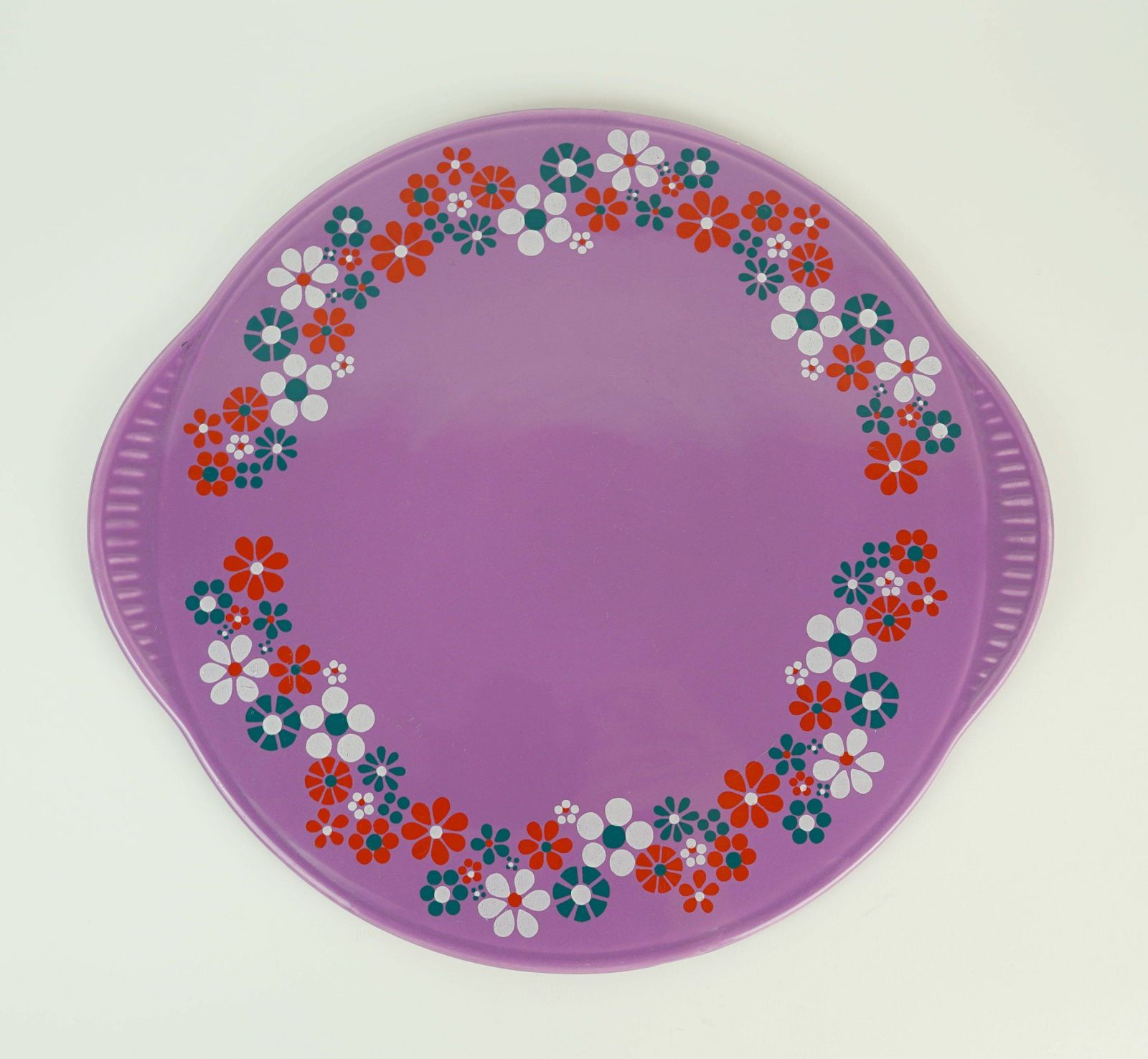 Plat à gâteau Staffel Keramik, glaçure violette à décor floral, années 1970 photo for sale