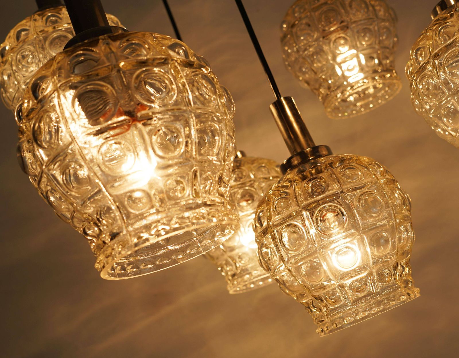 4943.0 Cascade hanglamp, 7 kappen, bubbeltjesglas en chroom, jaren 1960/70 photo