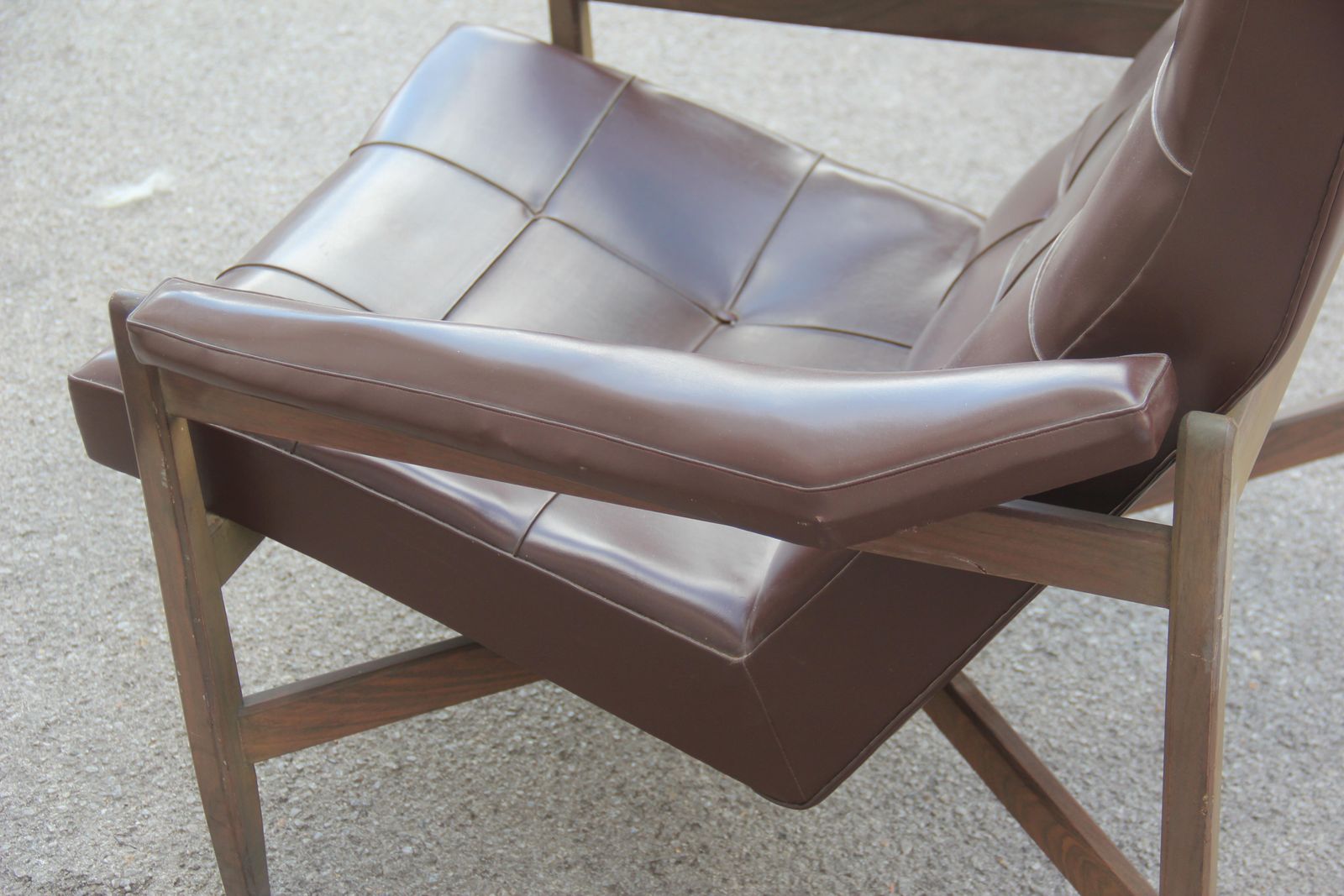 photo vintage Midcentury Minotti Armchair Brown Color Italian Design 1950 Faux Leather