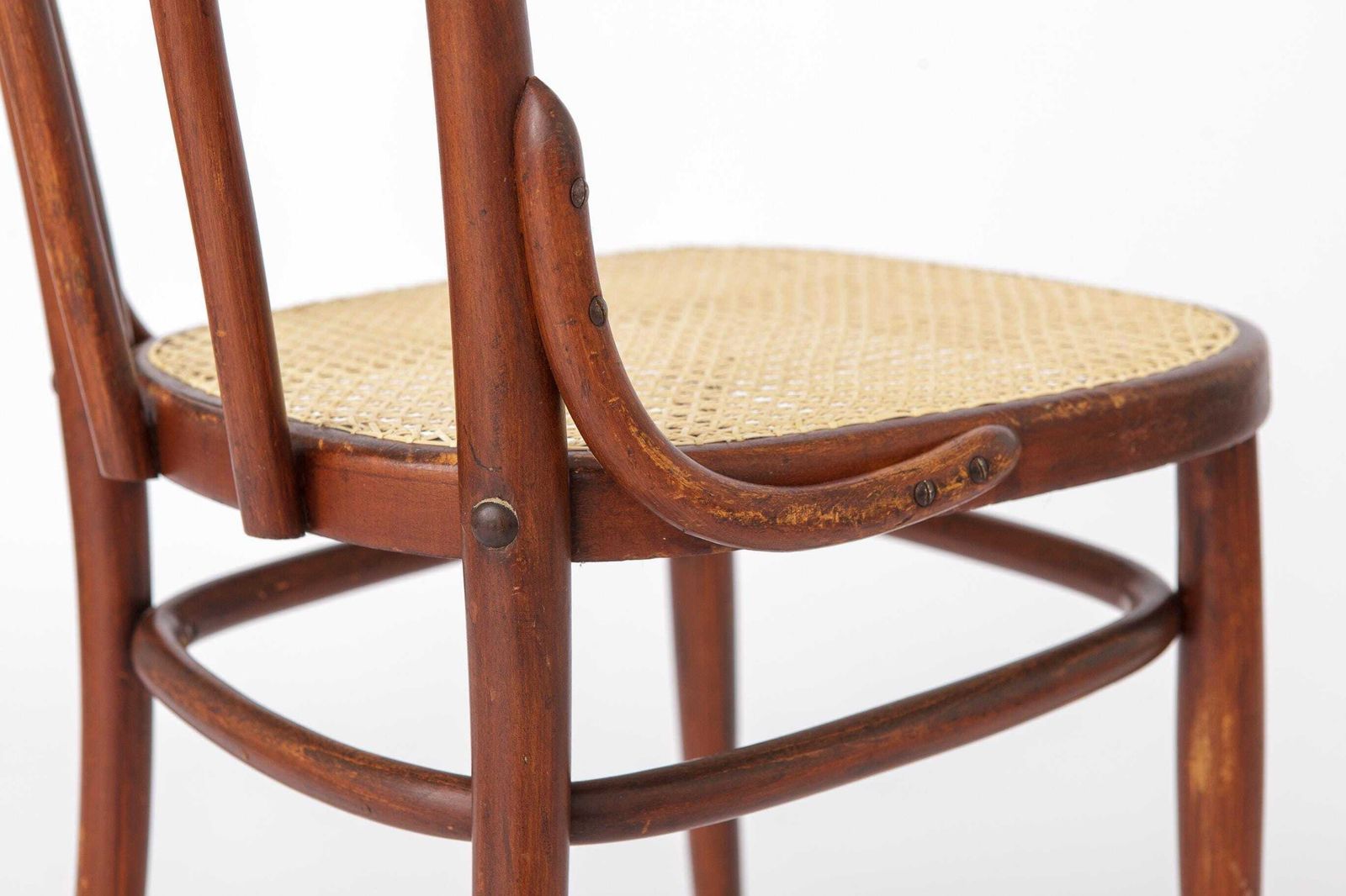 Antieke buighouten stoel in de stijl van Thonet No. 56 | Oostenrijkse rotanstoel | jaren 1930 photo vintage