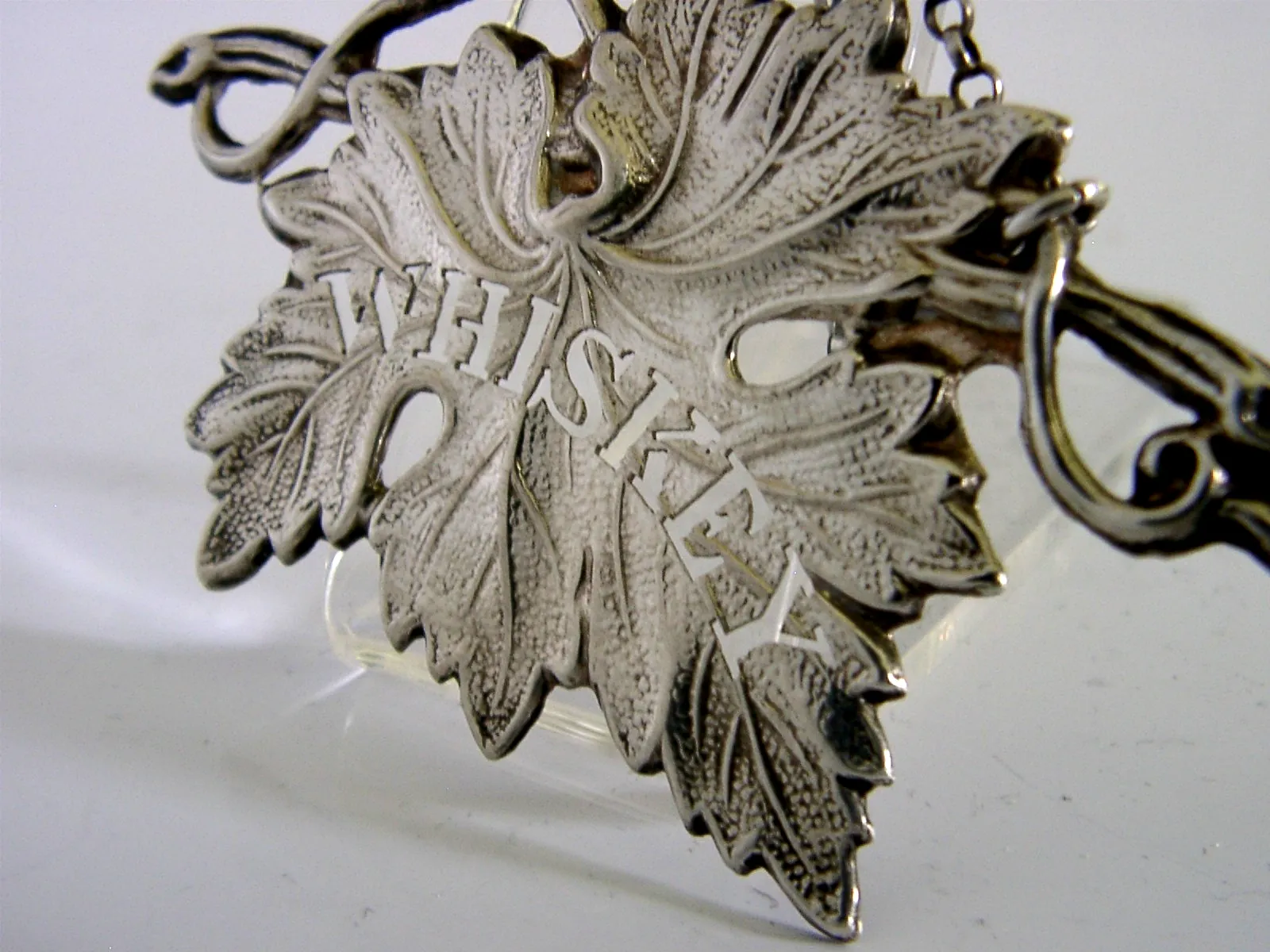 Étiquette de carafe victorienne en argent sterling irlandais Whiskey, 1896 photo Décoration