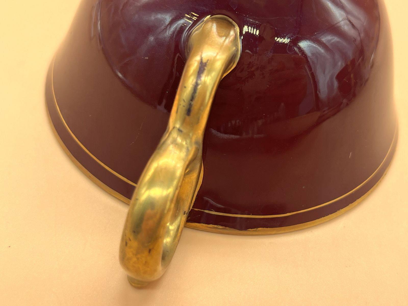 photo vinterior Royal Winton Pottery Eleanor Chintz Best Gold Footed Wide Mouth Tea Cup & Saucer Duo. Ca. jaren 1930.
