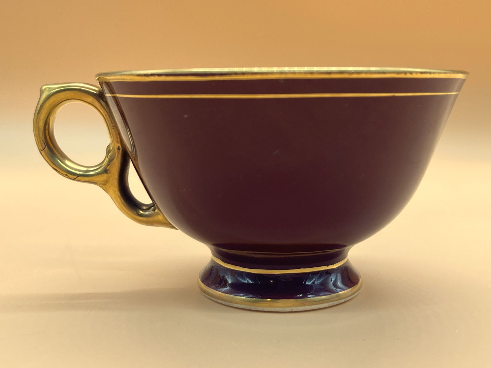 Royal Winton Pottery Marion Chintz Best Gold, tasse à thé à pied et large ouverture avec soucoupe, vers 1930. photo vinterior