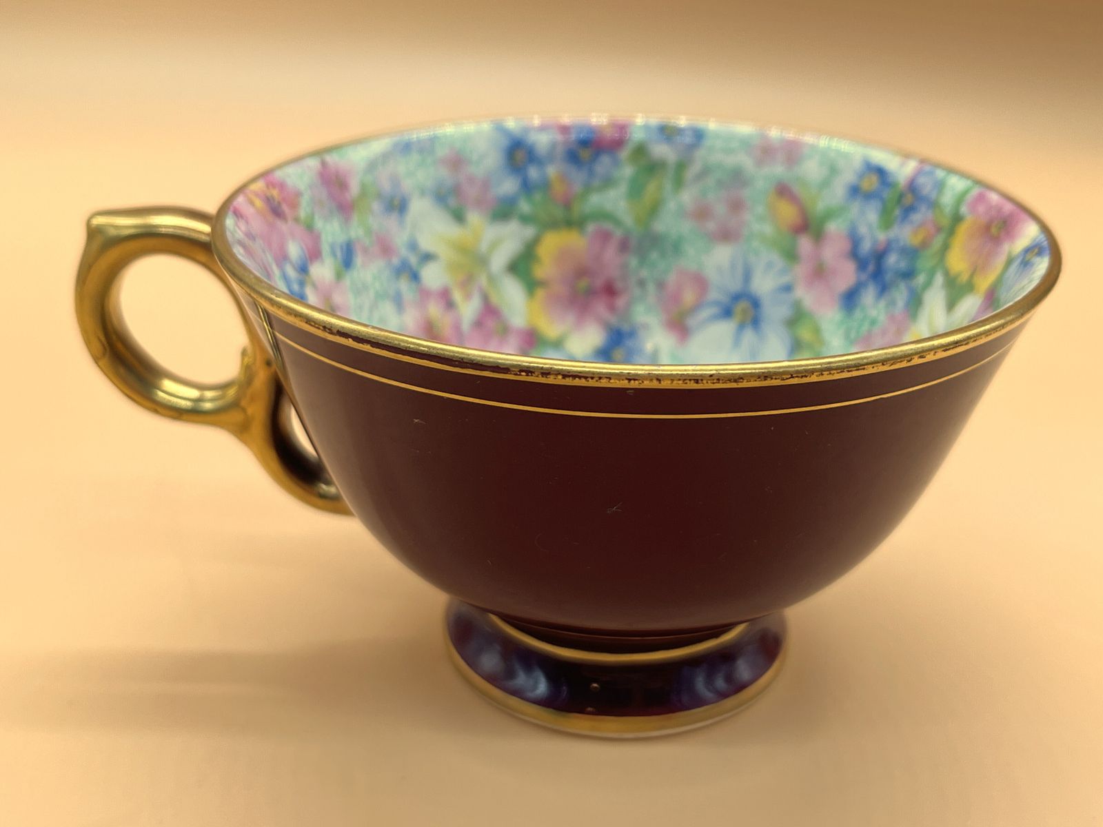 Royal Winton Pottery Marion Chintz Best Gold, tasse à thé à pied et large ouverture avec soucoupe, vers 1930. photo buy
