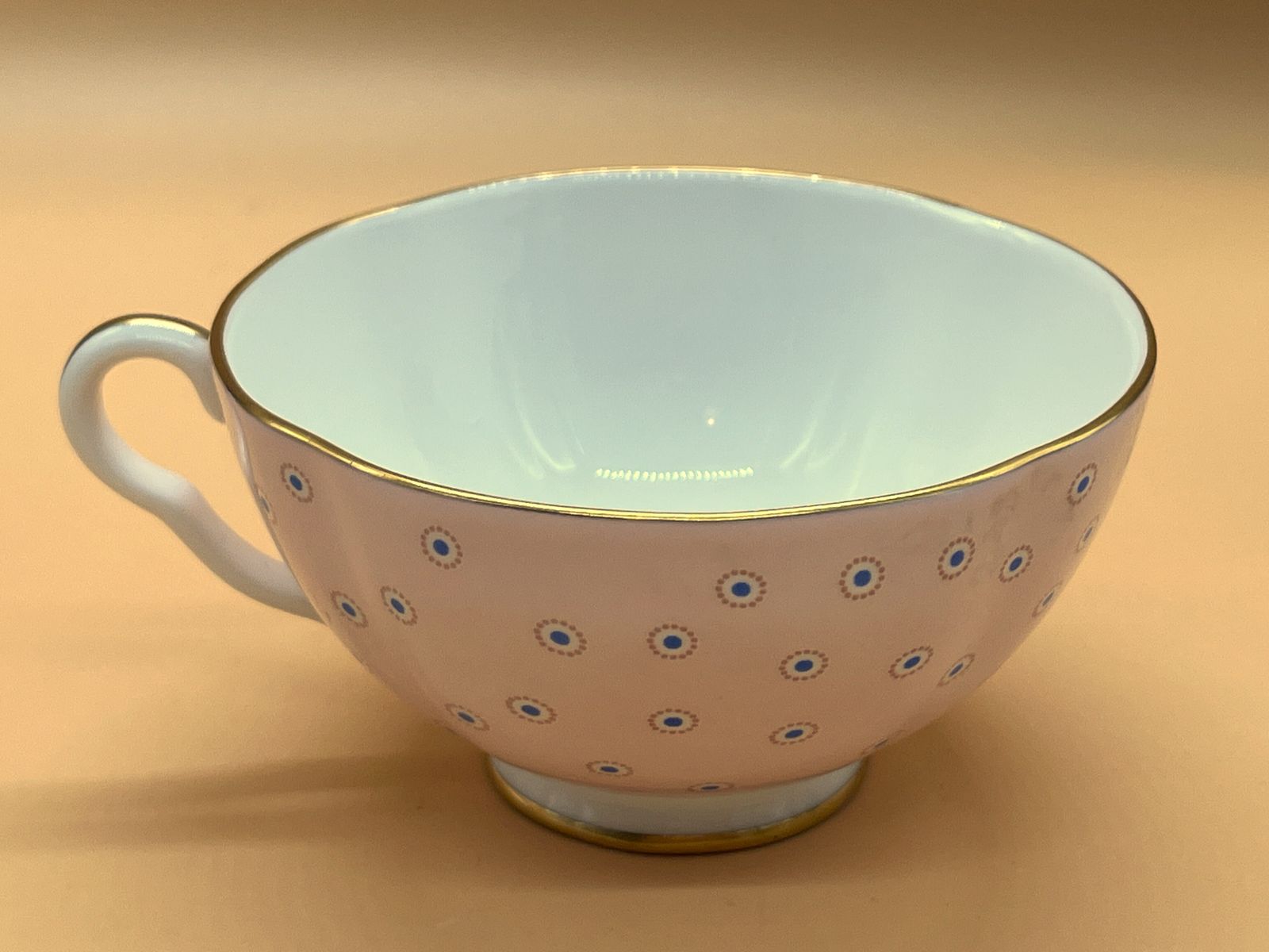 Wedgwood China The Harlequin Collection Pink Polka Dot Design theekop en schotel. photo buy