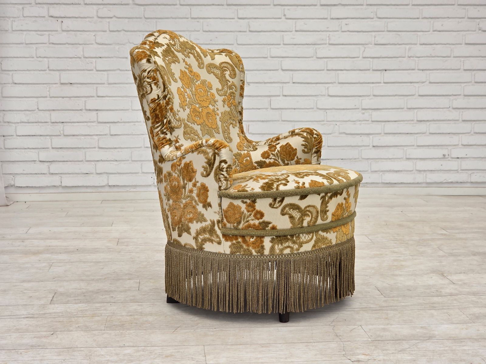 Ca. jaren 1970, set van 2 kleine Deense fauteuils, bruin/beige meubelstof. photo 895.0