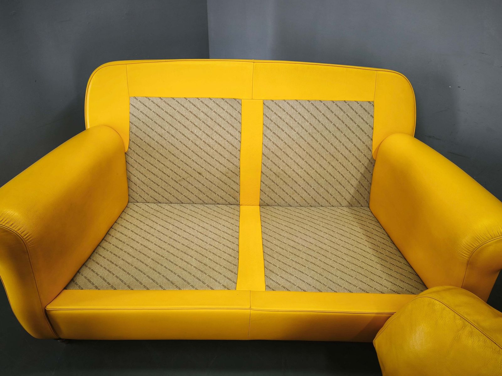 5621.0 Pair Of Poltrona Frau George Leather Sofas, Italy, 1992 photo