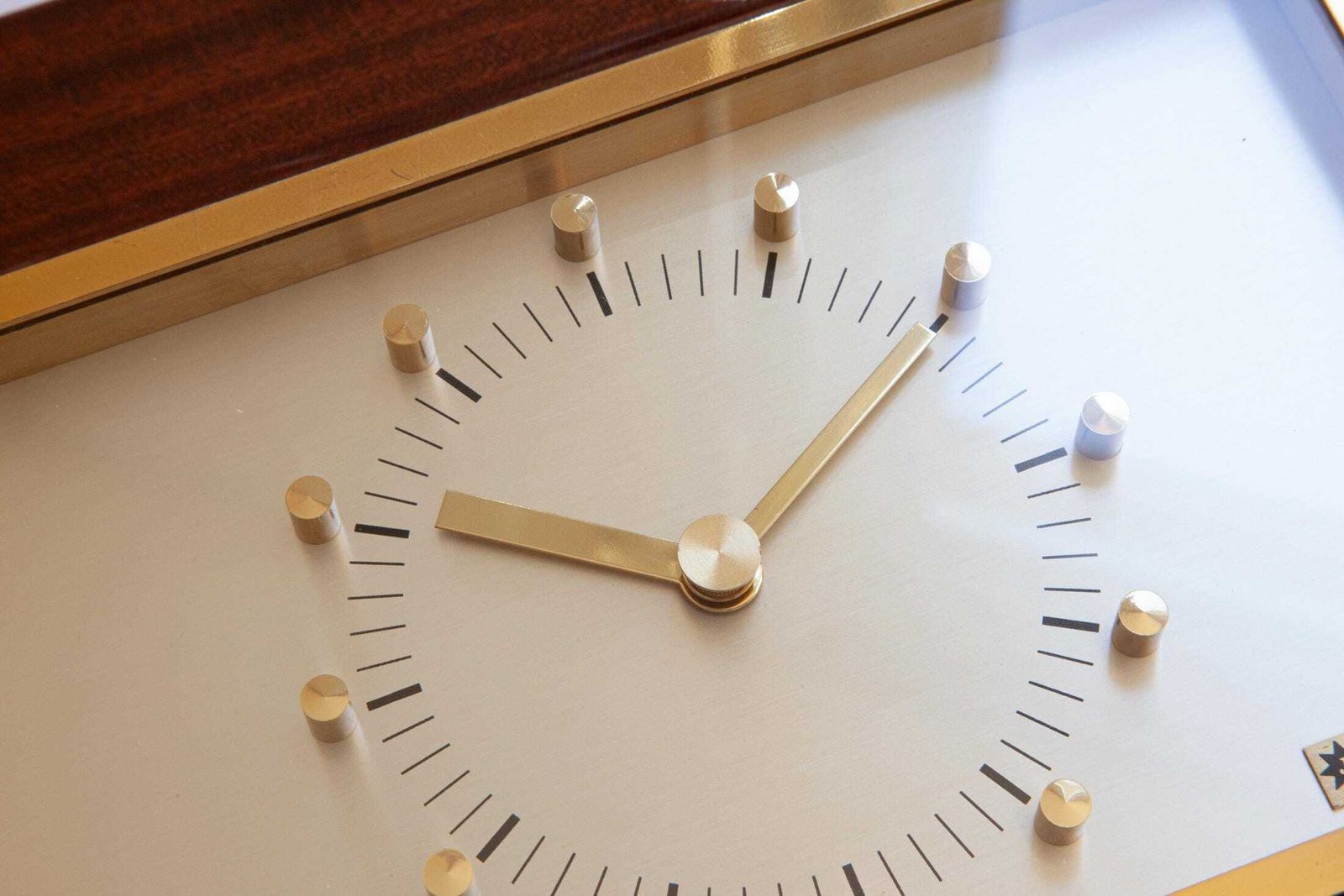 Junghans wandklok, Mid-Century Modern, Space Age, Duitsland, atomair goud photo 324.0