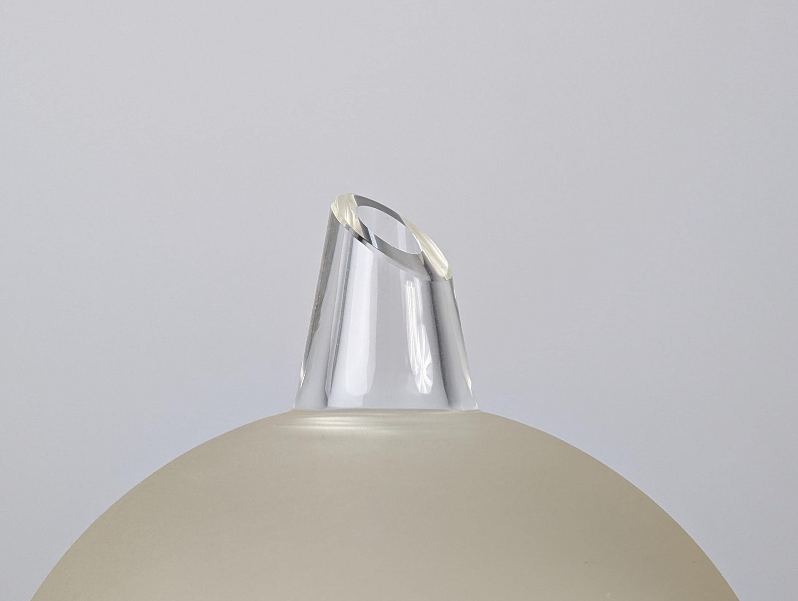 Lampe de table en verre de Murano par Itre, cône géométrique et sphère dépoli, Venise, années 1980 photo furniture
