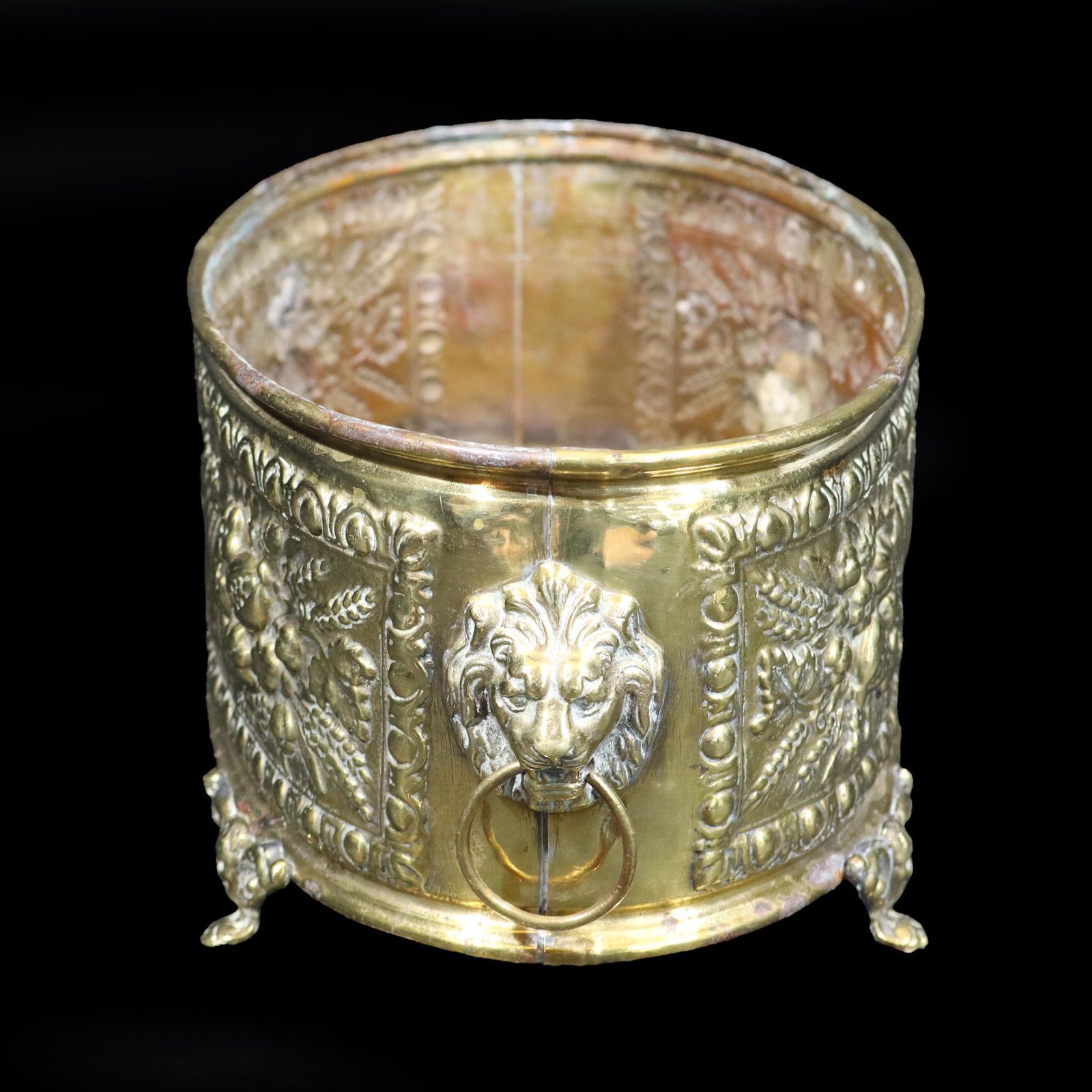 photo buy Jardinière d'époque française en laiton repoussé à masques de lions, style Napoléon III, XIXe siècle