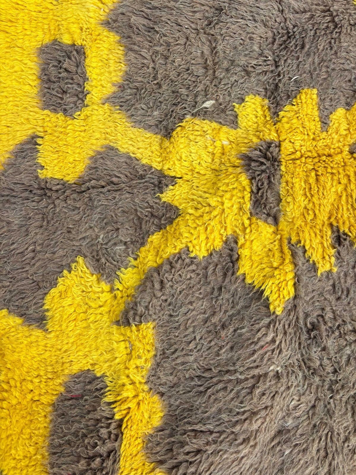Tapis marocain Mrirt moderne 200x300 cm, tapis en laine géométrique jaune, tapis berbère fait main, tapis à poils longs de luxe, décor abstrait contemporain photo vintage