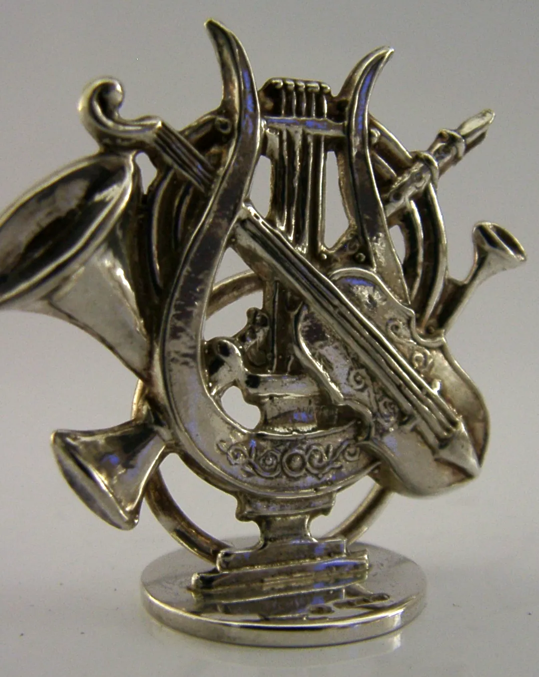Menuhouder in Sterling Zilver met Muzikaal Thema, Birmingham 1994, Novelty photo for sale