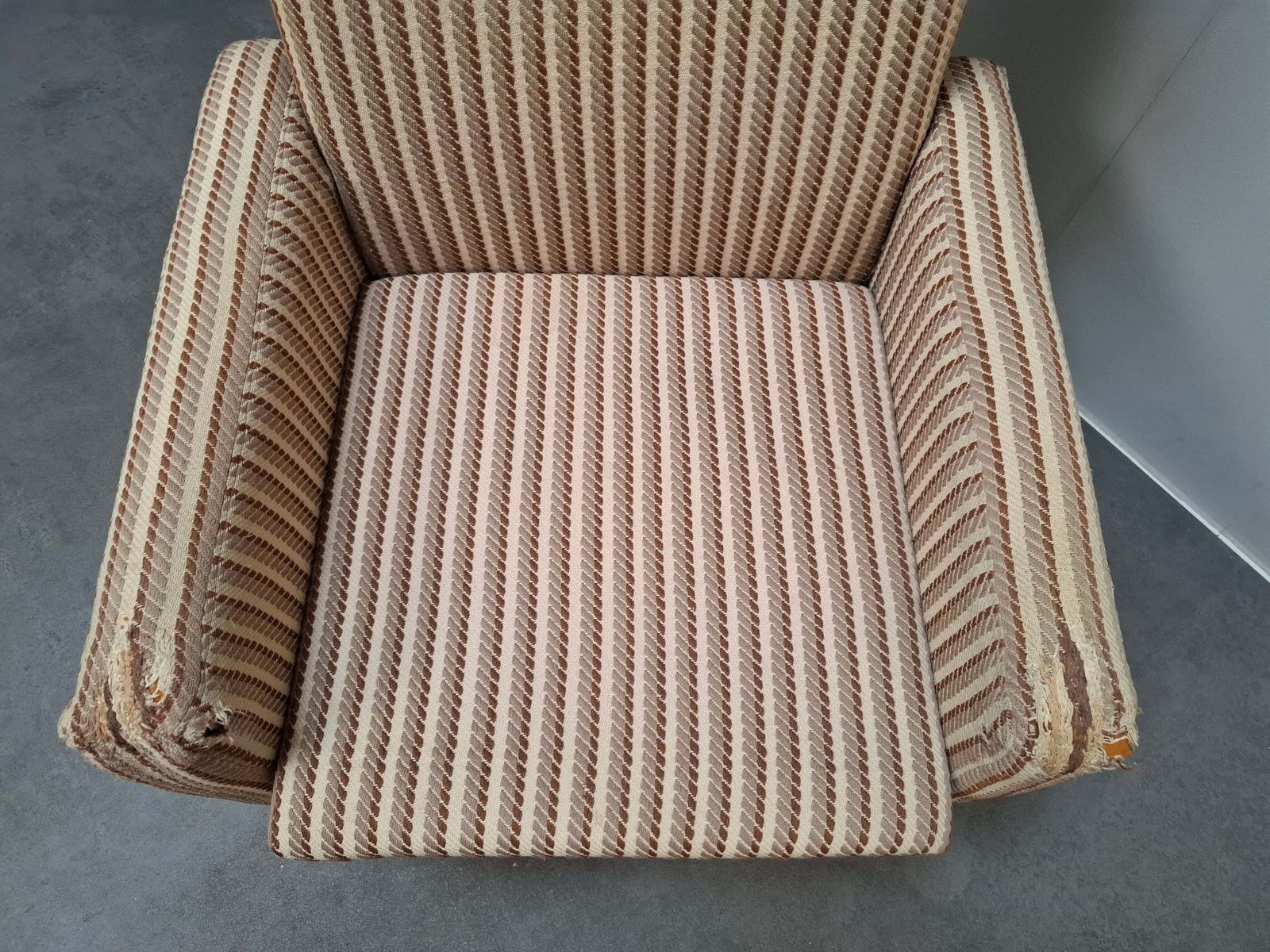 Mid-Century Modern Wingback Lounge Fauteuil Op Wieltjes Met Originele Bekleding photo vintage