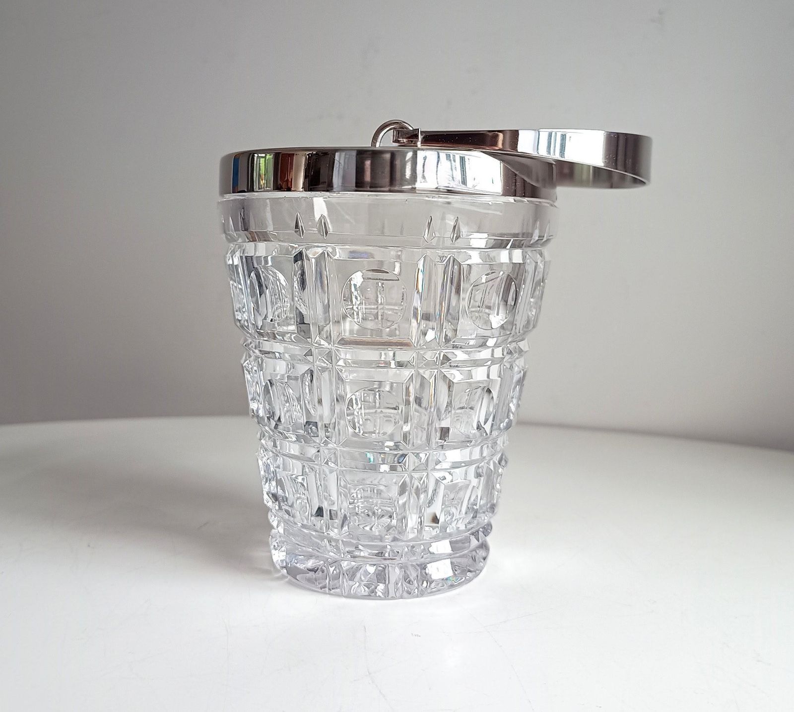 Mid Century Bistro IJsemmer, Jean Couzon Rhadango, Verzilverd, Blok en Lenssnede Kristal photo for sale