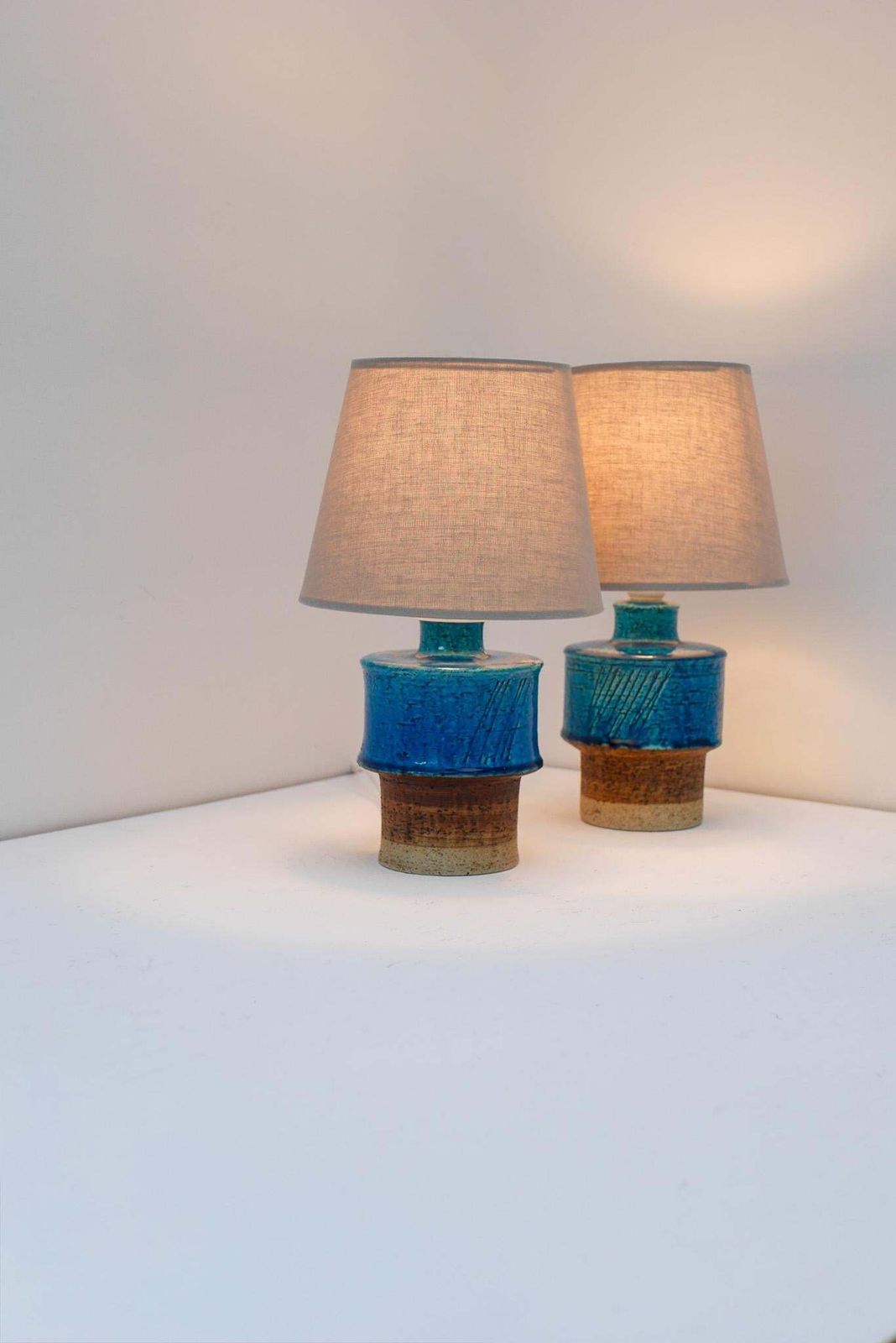 photo furniture Mid-Century Modern Pottery Tafellampen van Inger Persson, Rörstrand, Zweden