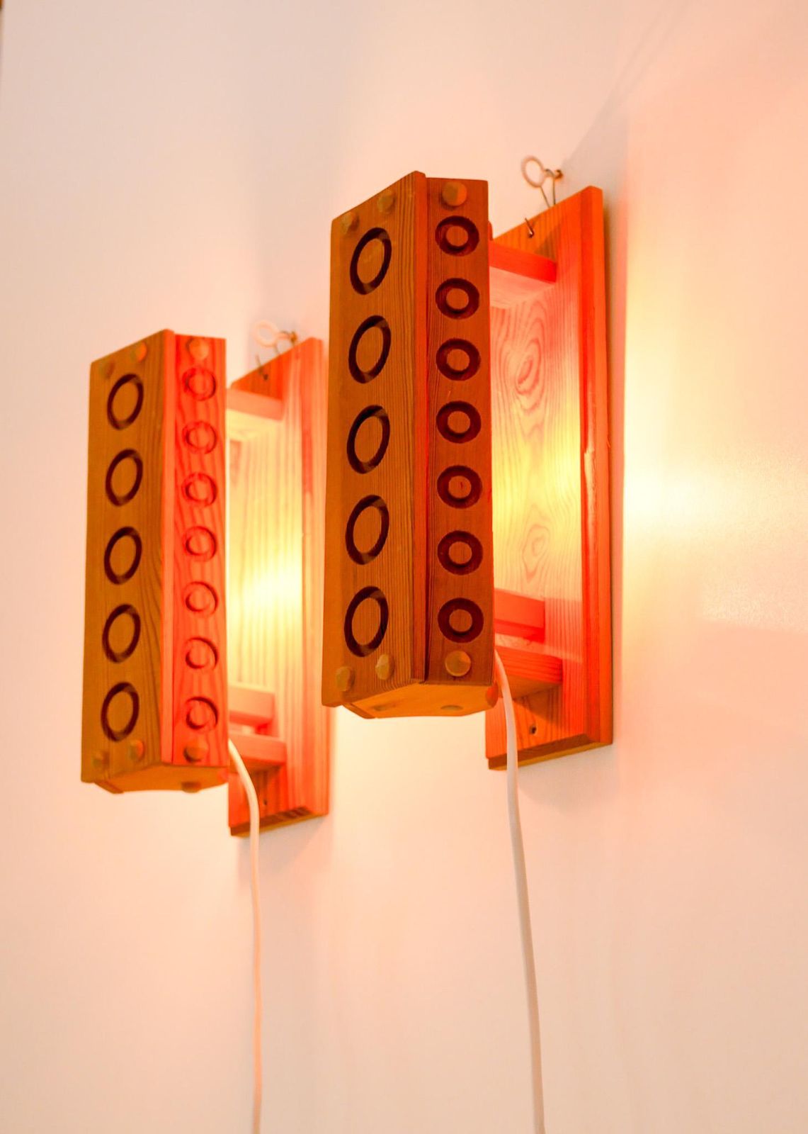 photo furniture Appliques scandinaves modern, paire d'appliques murales mid-century modern en bois de pin