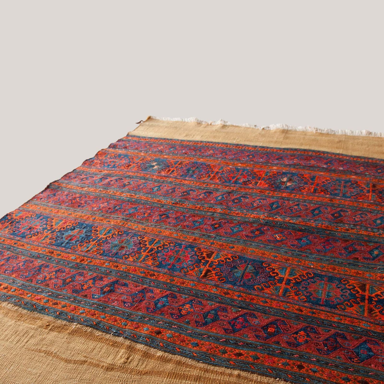 Vintage Ersari Turkmen Geborduurd Flatweave Textiel, 166 × 129 cm photo furniture