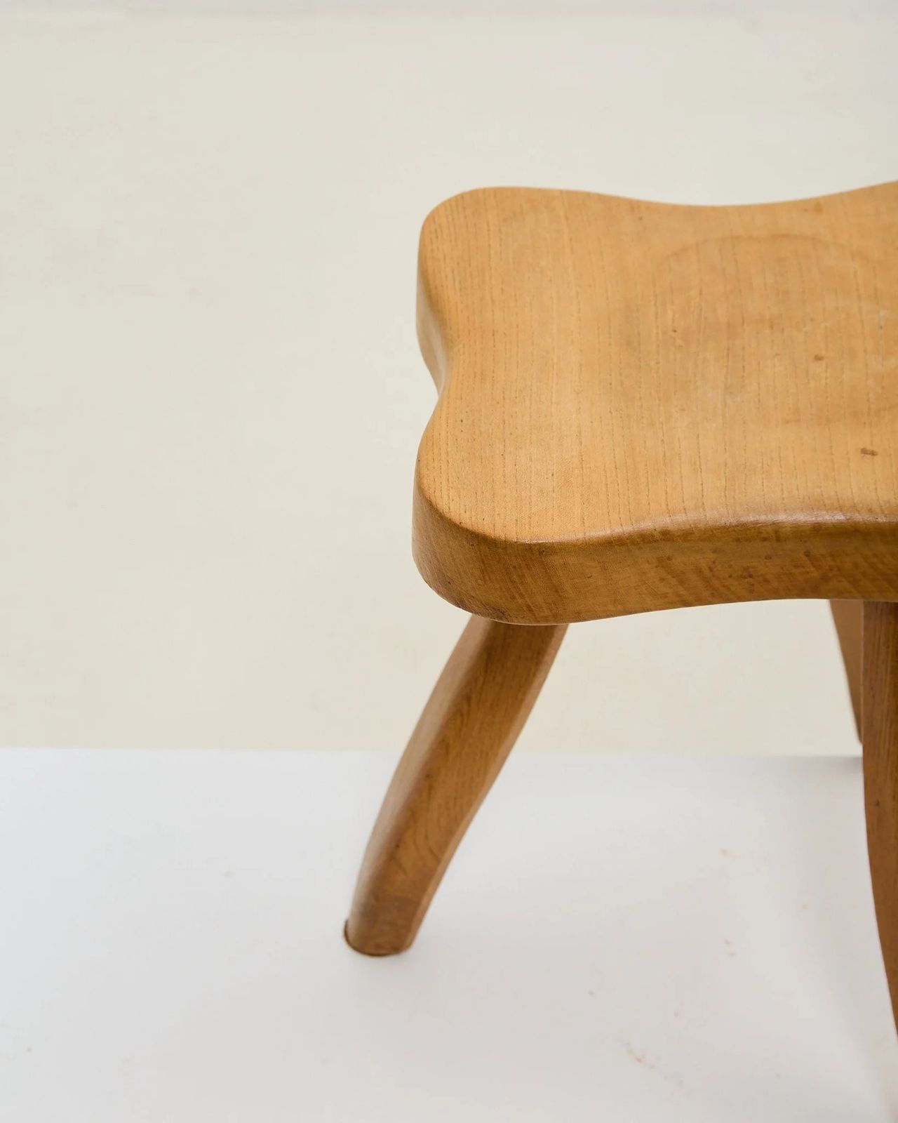 Gesneden Elm Kruk, ca. jaren 1950 photo furniture