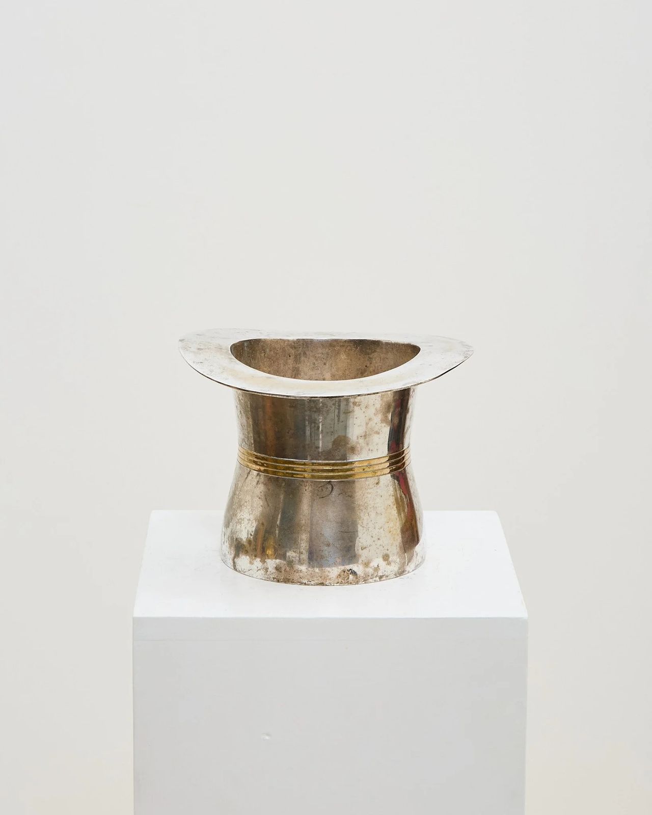 Silver Top Hat, 1970s photo furniture