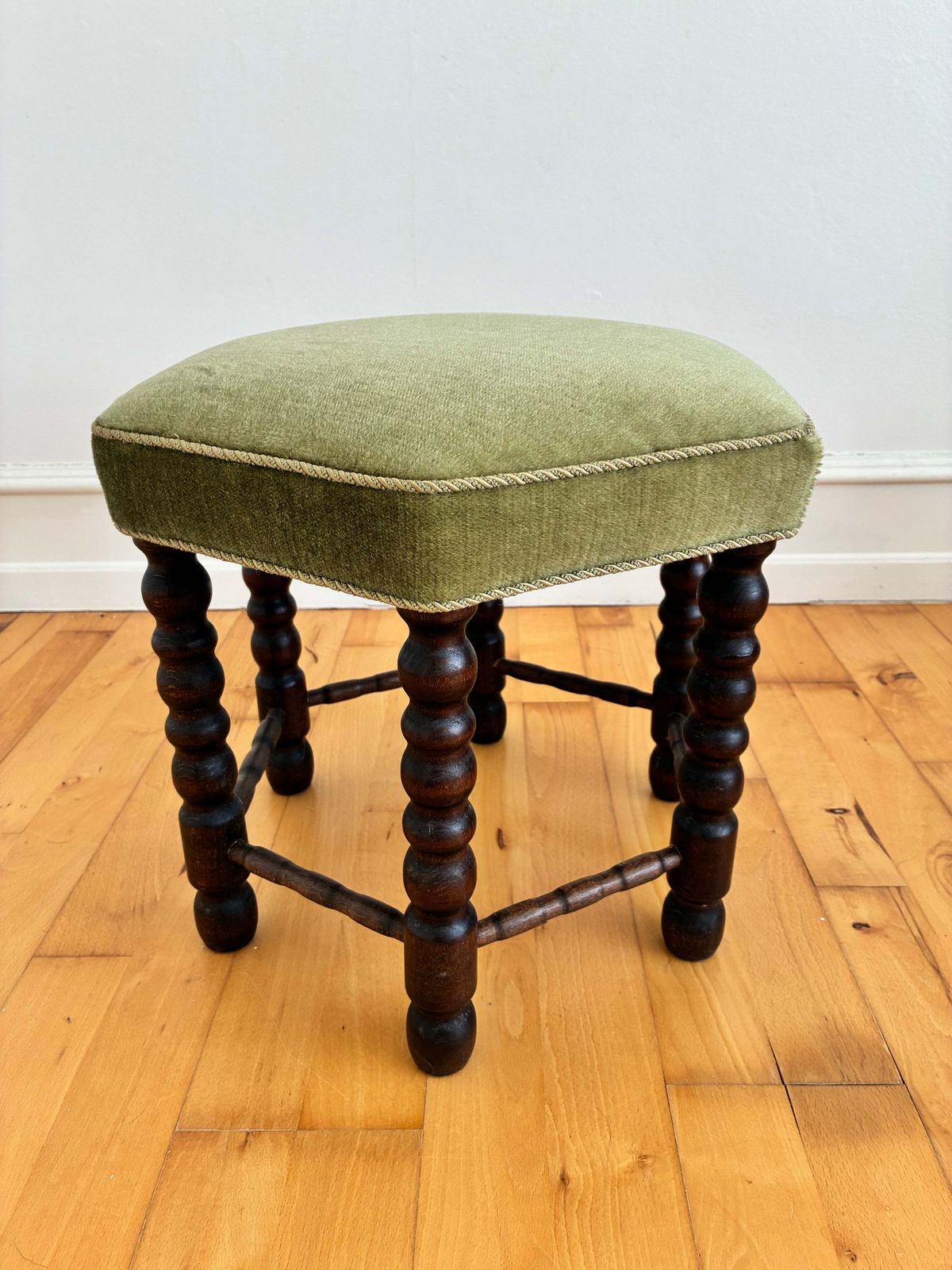 photo furniture Vintage Barley Twist Kruk, Engels, Midden 20e Eeuw