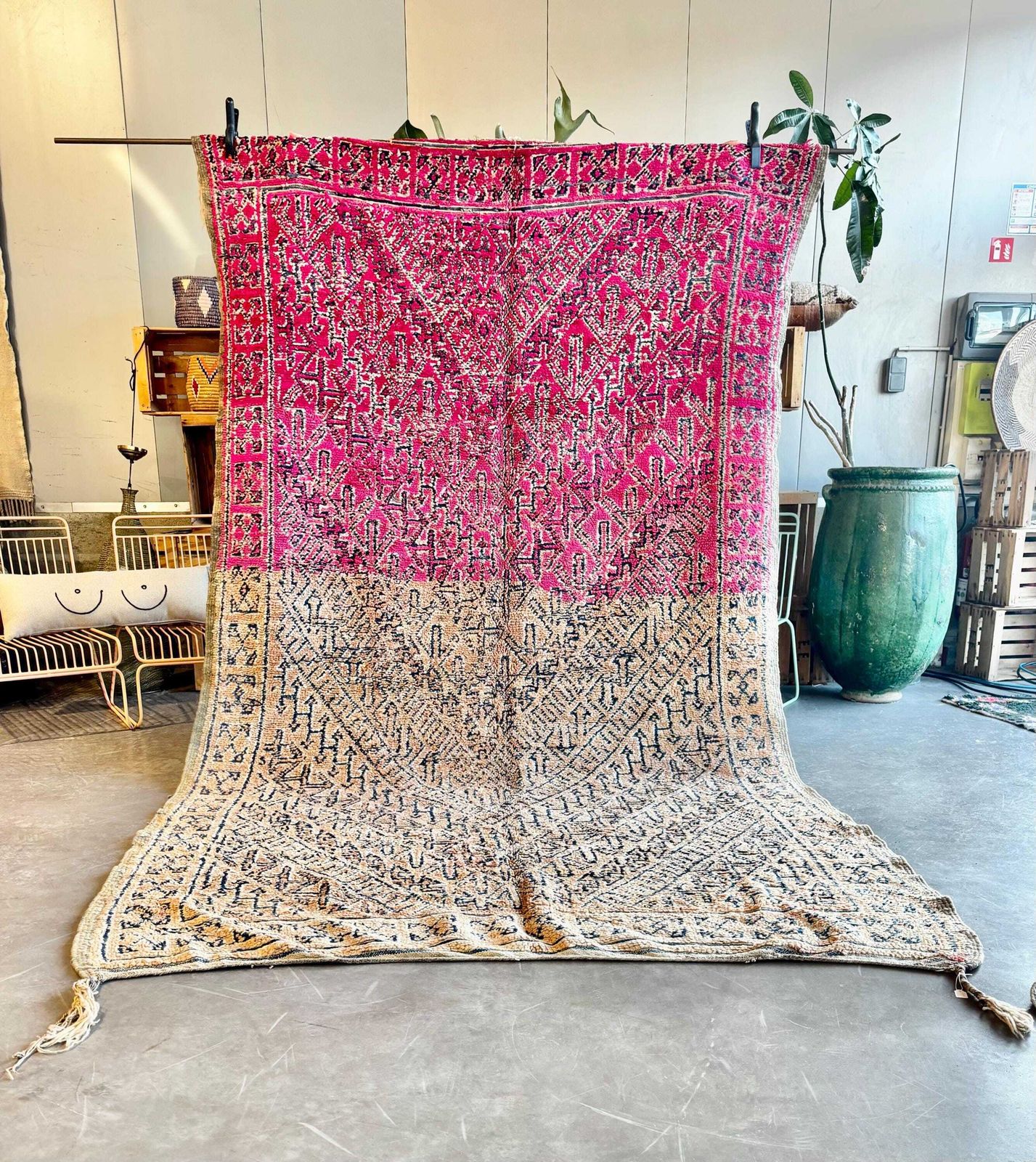 Vintage Beni M'guild Marokkaans tapijt 360x200 cm - Groot wollen vloerkleed - Handgemaakt Berber tapijt - Atlas Mountain tapijt ca. jaren 1960