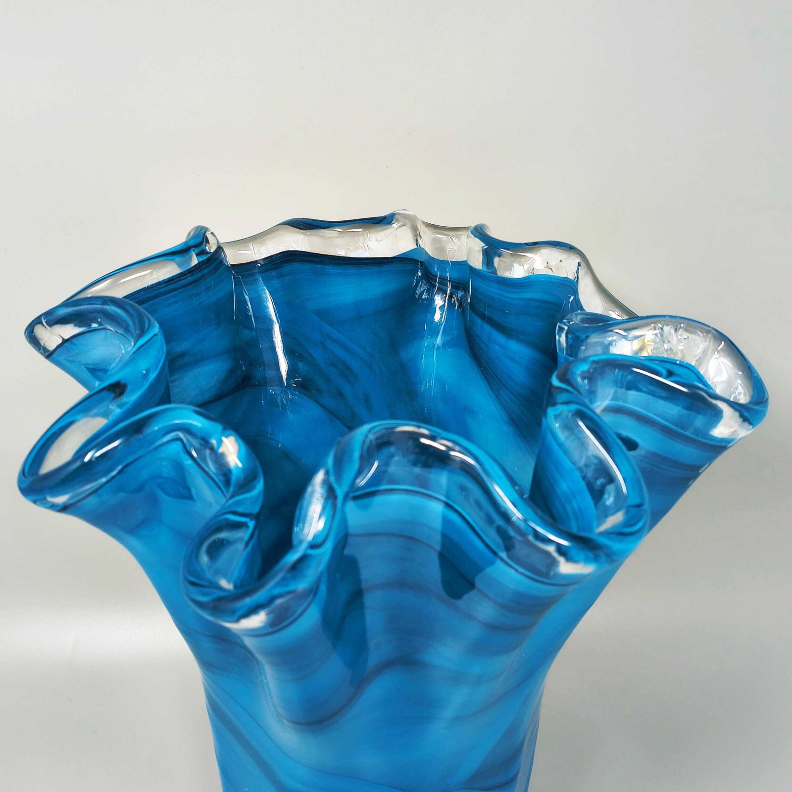 Vase « Fazzoletto » en verre de Murano, par Dogi, années 1970. Fabriqué en Italie photo vinterior