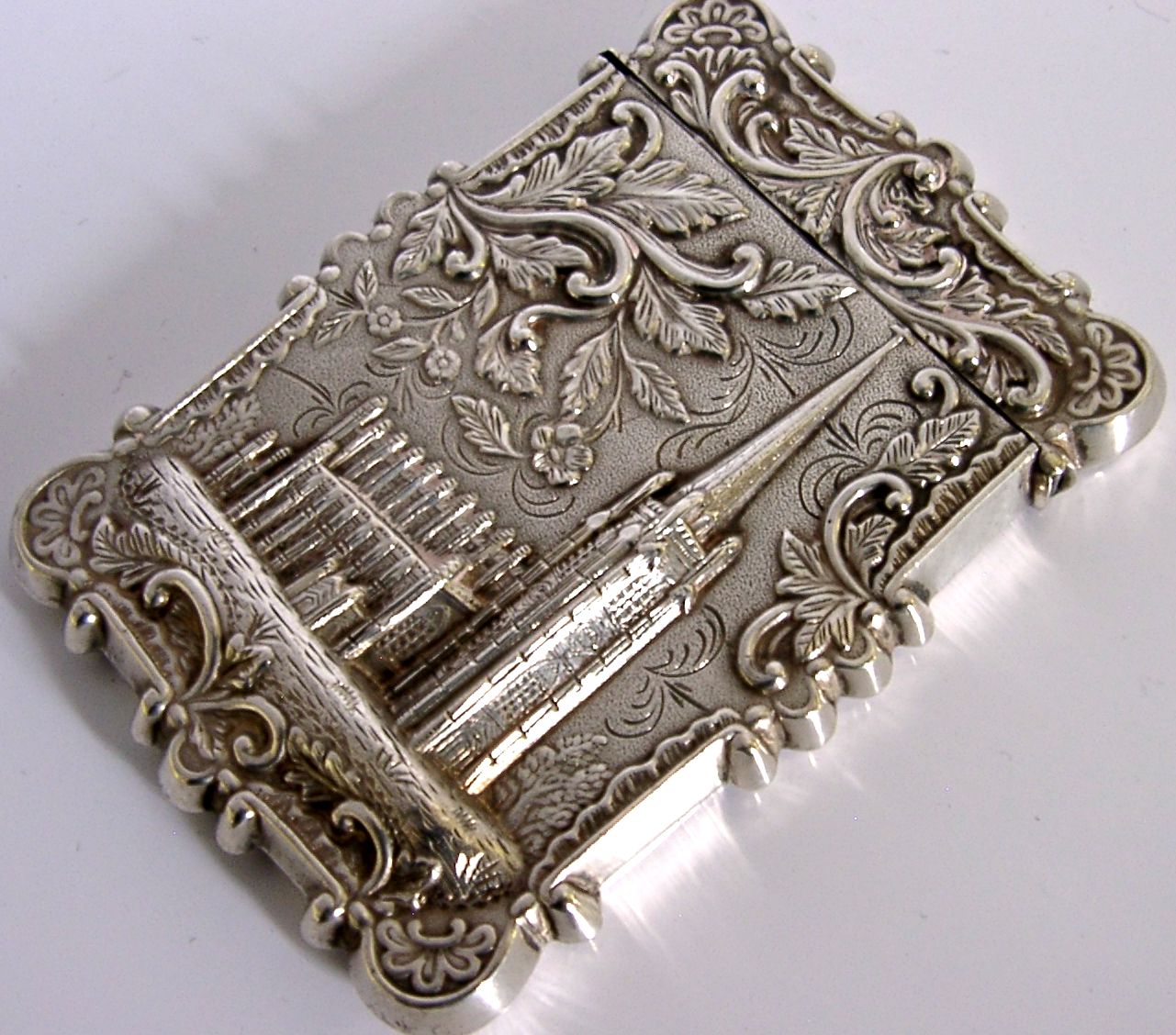 photo furniture Zeldzaam Amerikaans sterling zilveren Trinity Church Castle Top Card Case ca. 1850