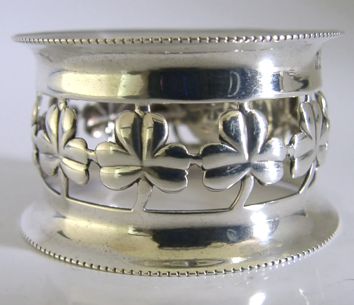 Rond de serviette d'époque en argent sterling, trèfle porte-bonheur ajouré, Chester 1904 photo buy