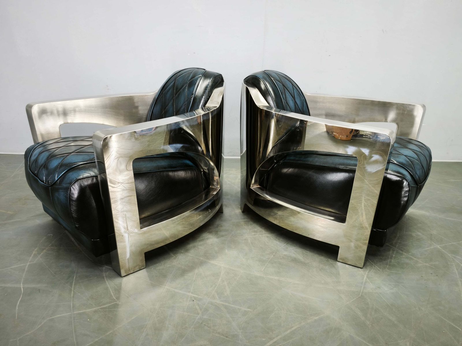 Meubels Paar Timothy Oulton Aviator fauteuils in leer en staal, jaren 1990 photo