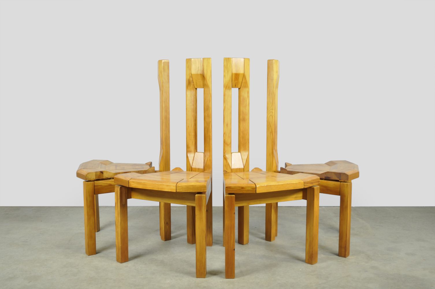 Brutalist grenen eettafelstoel naar voorbeeld van Laukaan Puu, Finland, ca. jaren 1970 photo furniture