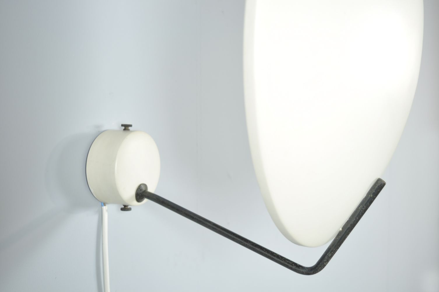 photo furniture Stilnovo Zeldzame Wand- of Plafondlamp Model 232 van Bruno Gatta, Italië jaren 1960