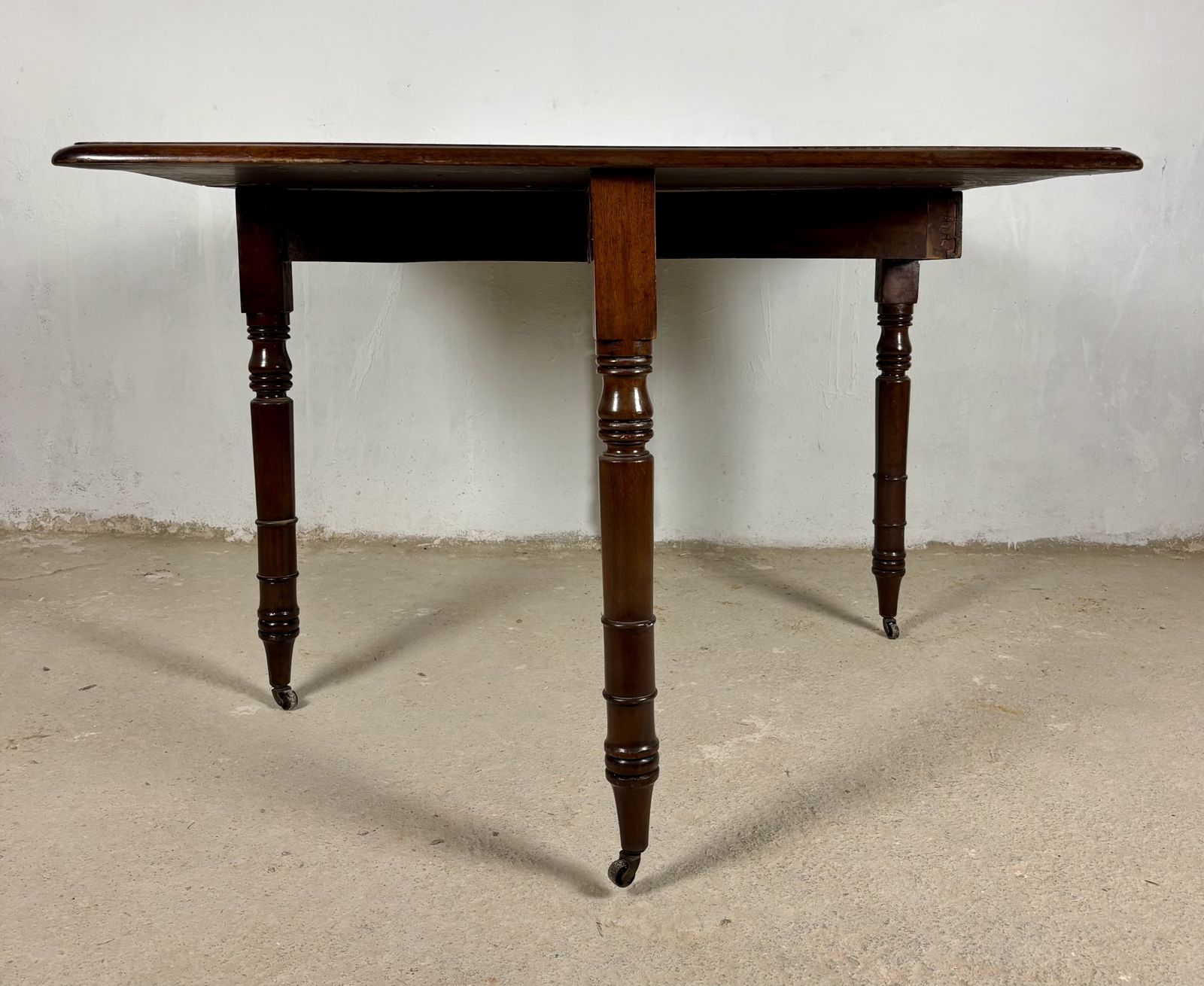 2610.0 Spaanse klaptafel eettafel, ca. jaren 1930 photo