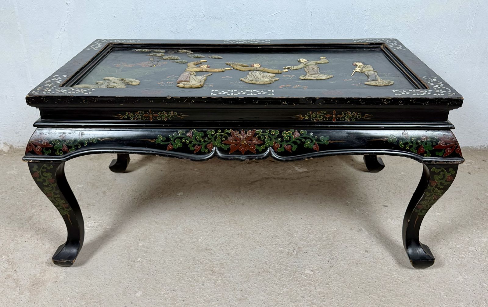 Chinese Zwartgelakte Salontafel Met Handgeschilderde Decoratie photo furniture