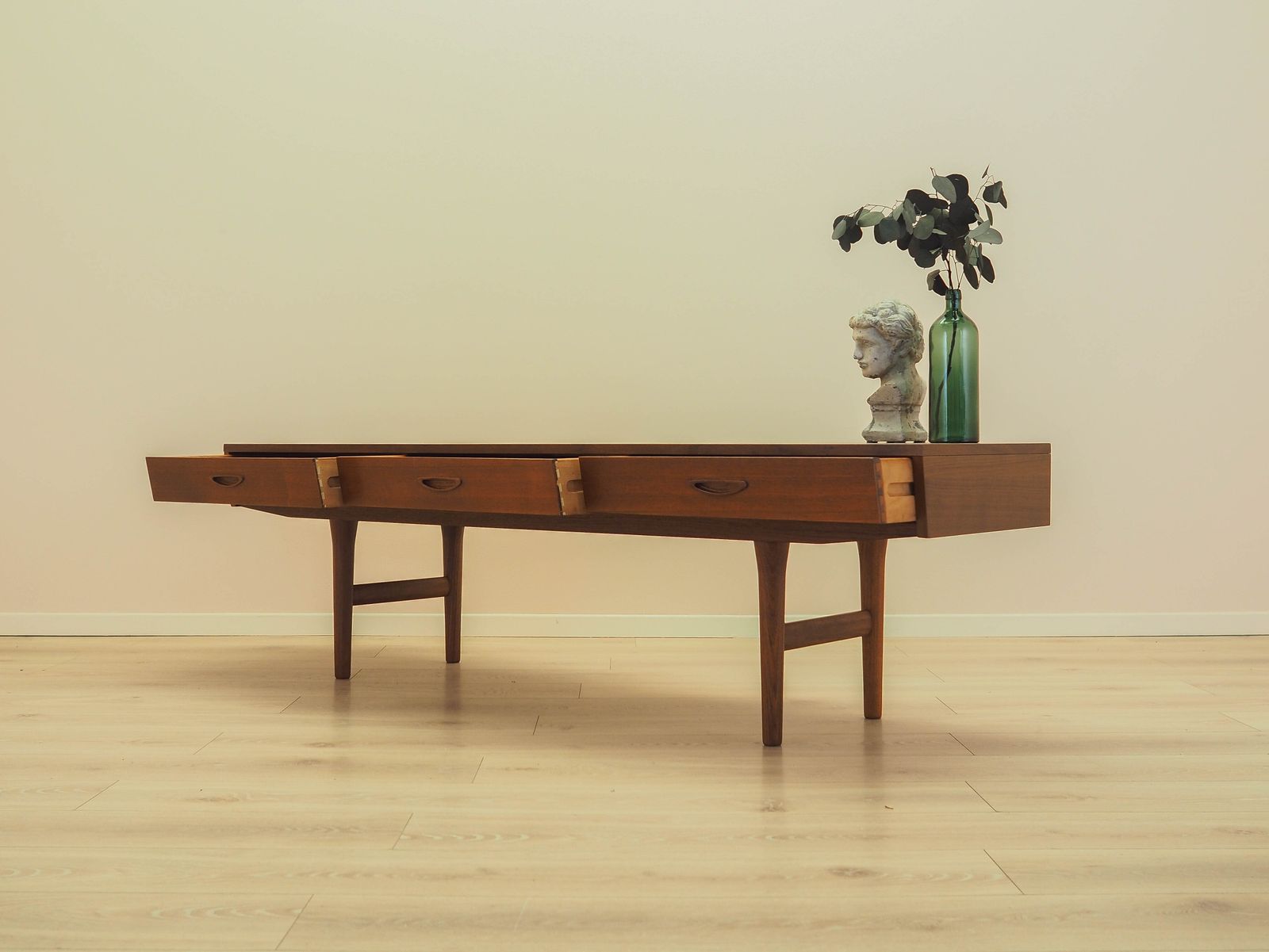 Deens Teakhouten Dressoir Ca. Jaren 1970 - Laag Model Met Drie Lades, Scandinavisch Modern photo Meubels
