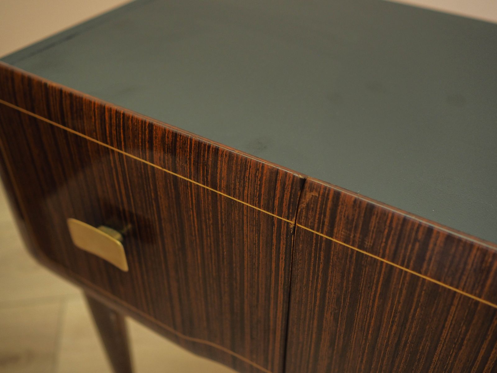 photo vintage Paire de tables de chevet italiennes en placage de mahogany, Italian Modern, années 1970