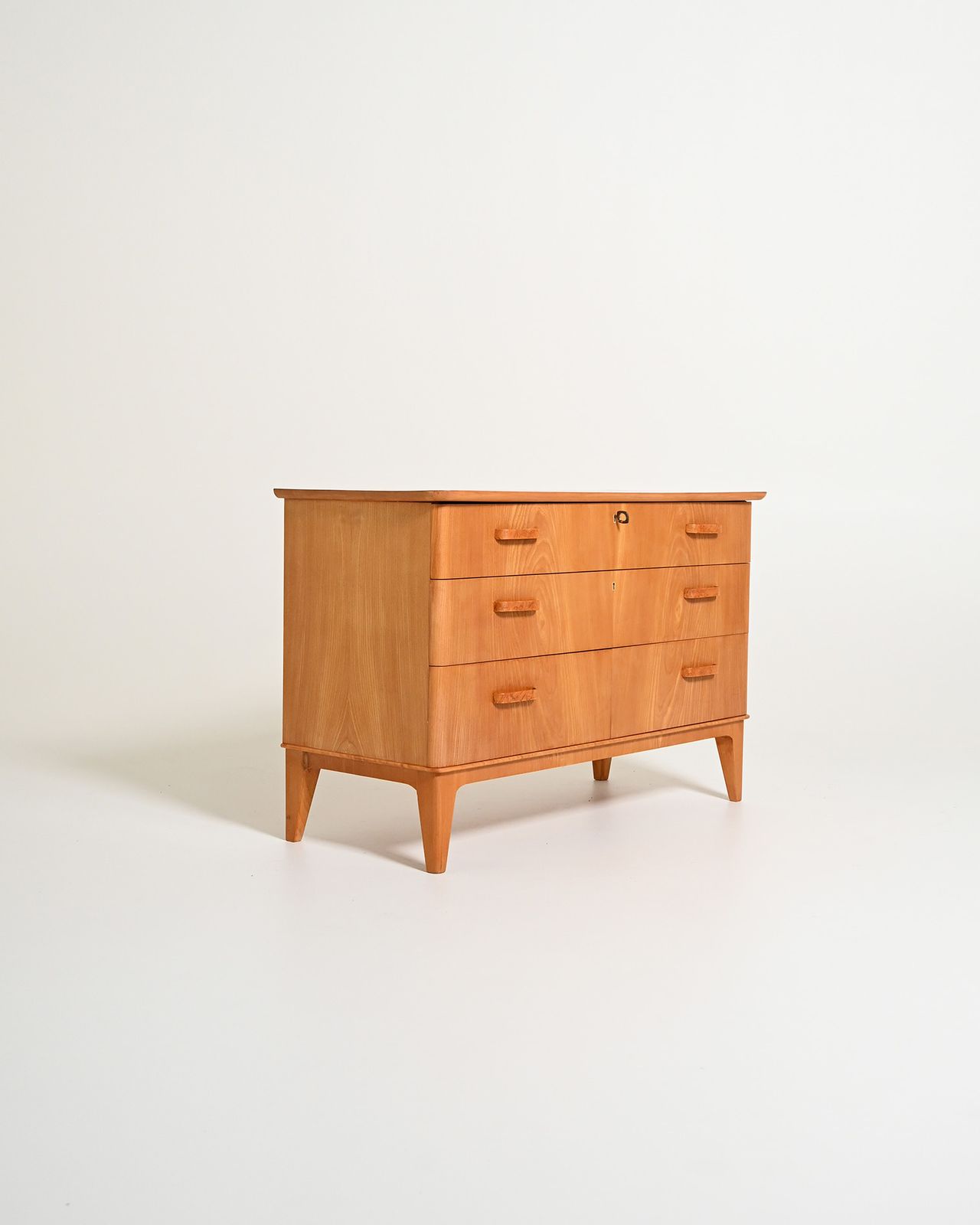 Scandinavische ladekast in iepenhout, ca. jaren 1950 photo for sale