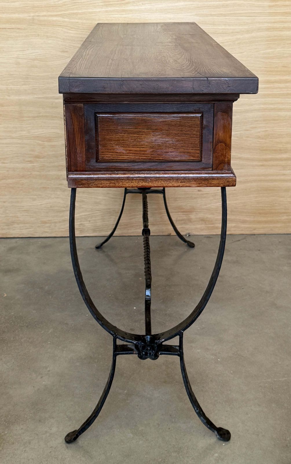 **Console d'époque espagnole sculptée, piétement en fer forgé main et deux tiroirs** photo buy