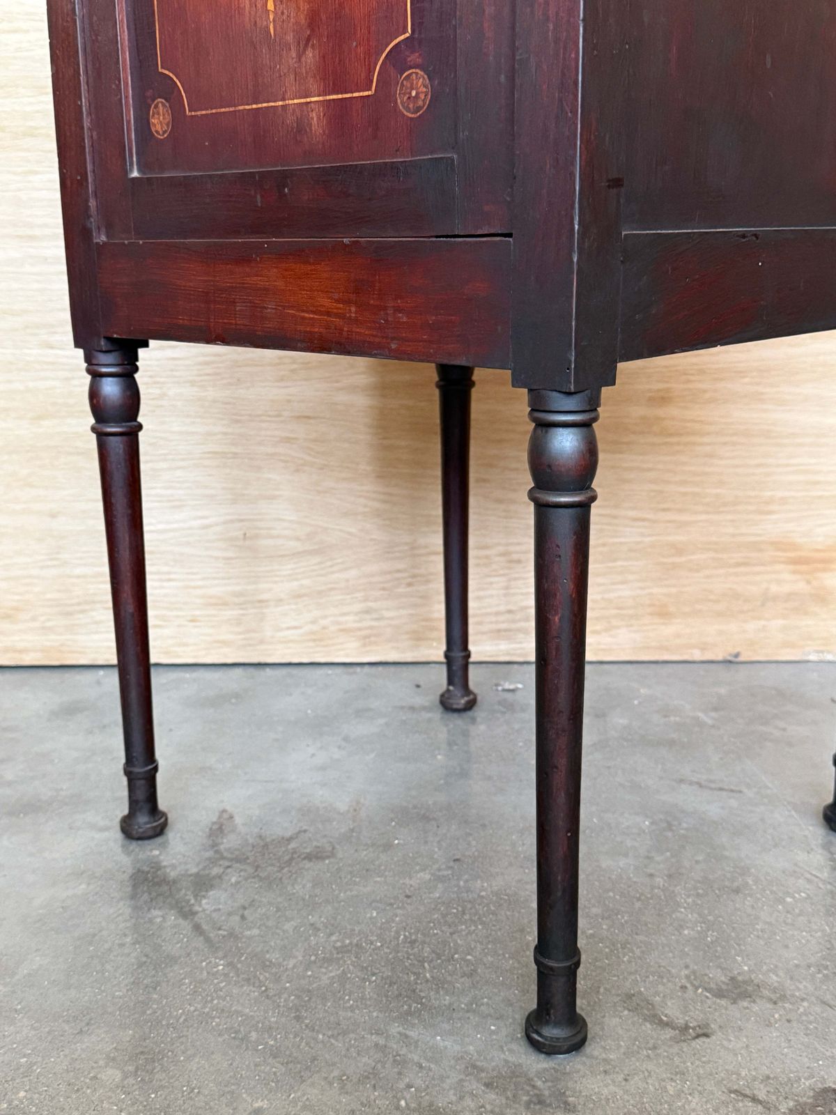 2997.0 Paire de tables de chevet d'époque françaises en marqueterie, plateaux en marbre, fin du XIXe siècle photo