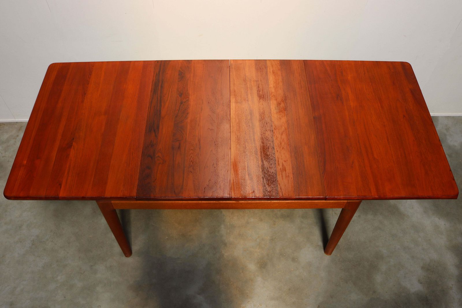 photo furniture Uitschuifbare Deense Eettafel van Glostrup Møbelfabrik 1965 Massief Teak