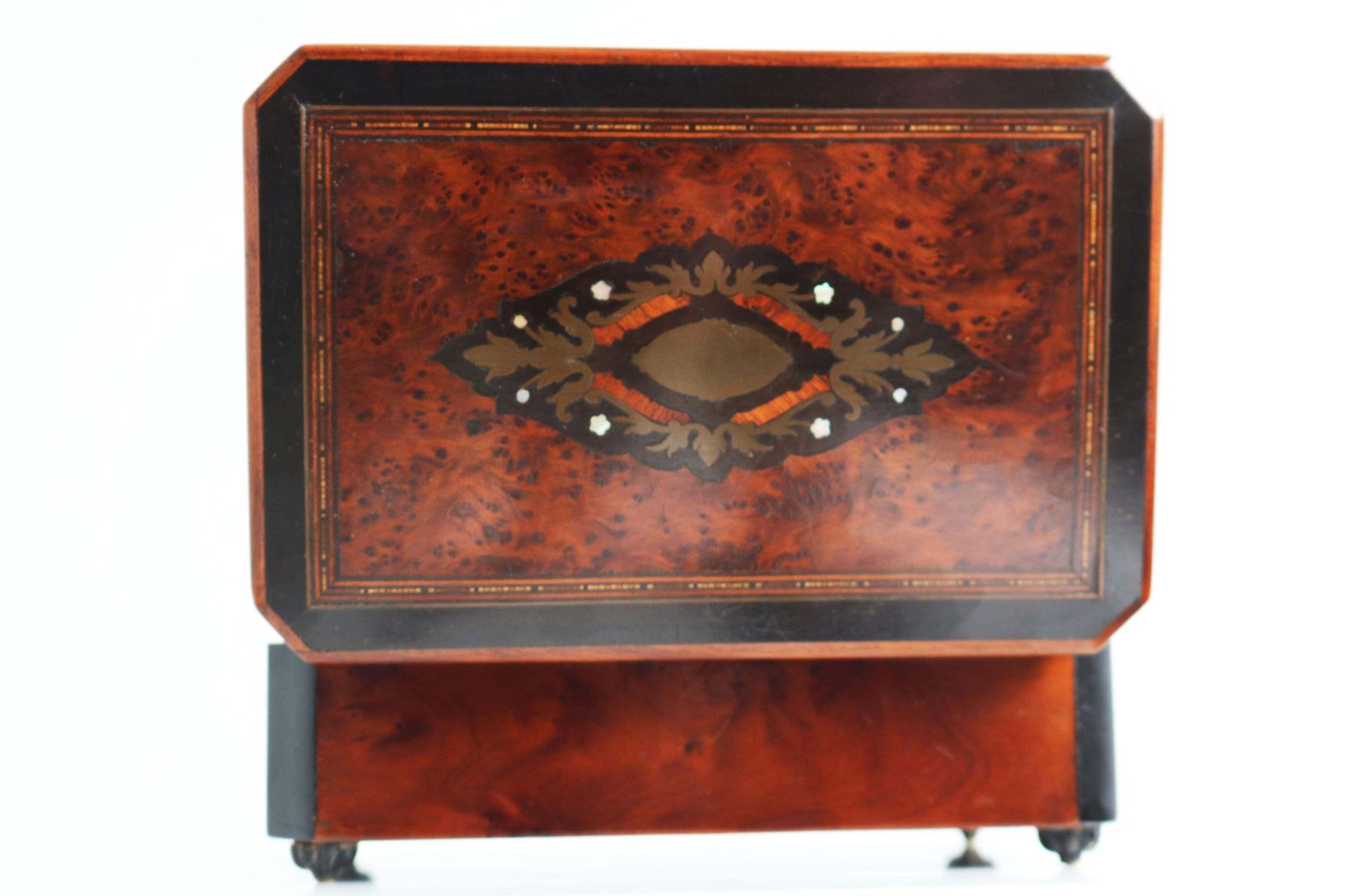Boîte à bijoux d'époque Napoléon III, XIXe siècle, en thuya incrusté de laiton et nacre photo buy