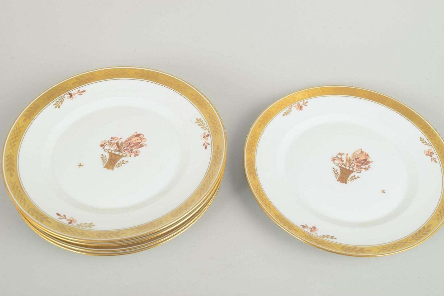 Royal Copenhagen Golden Basket. Set van 5 lunchborden in porselein. photo furniture