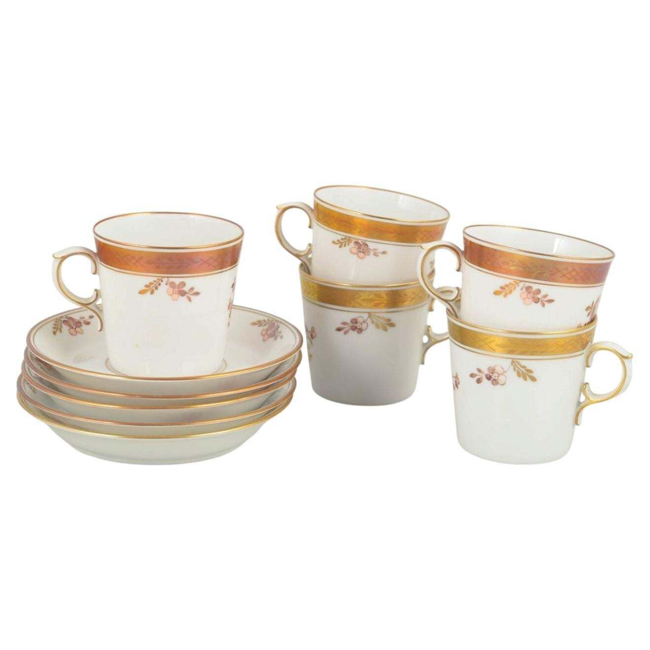 Royal Copenhagen Golden Basket. Set van 5 Demitasse Kopjes in Porselein.