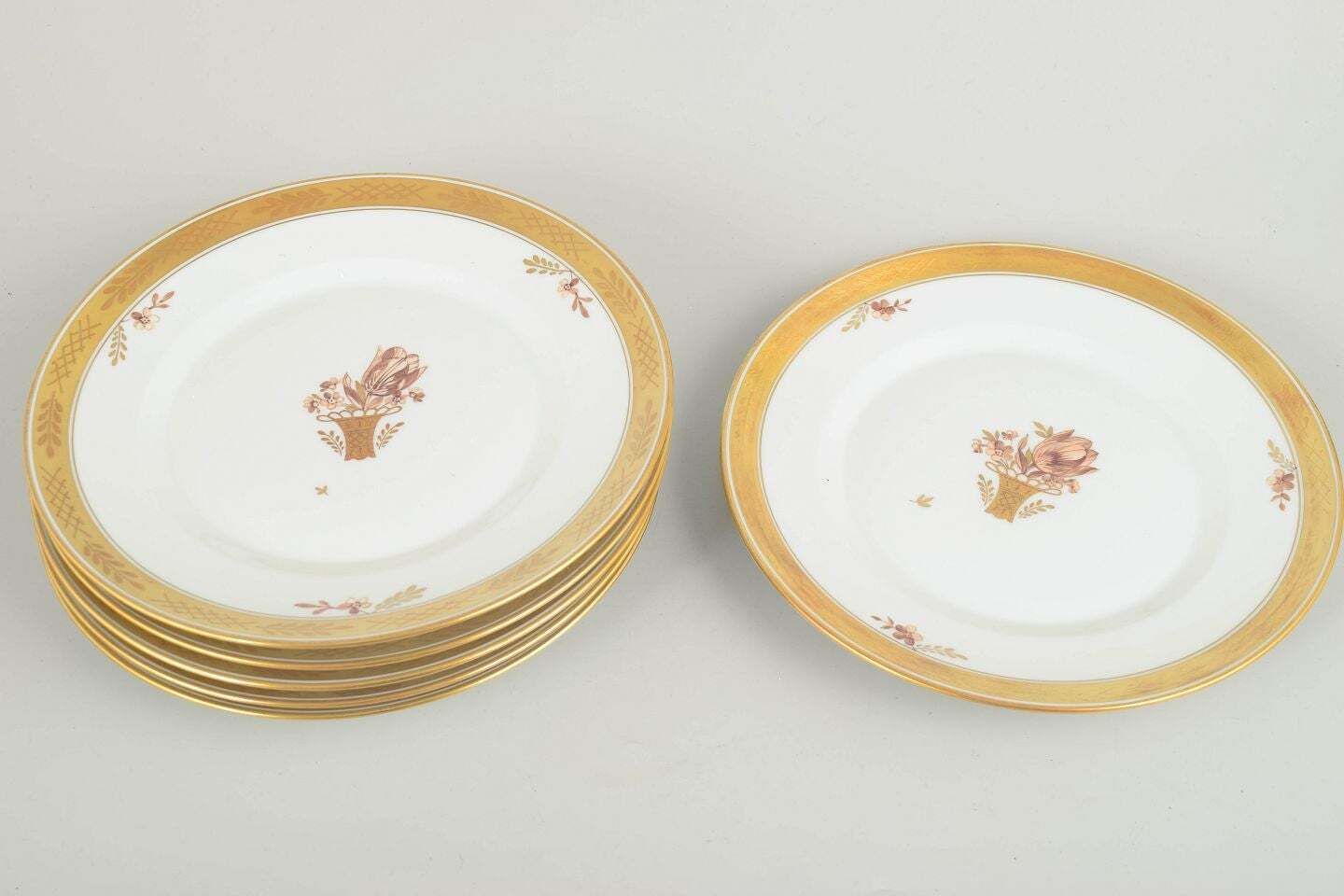 Royal Copenhagen Golden Basket. Set van 6 lunchborden in porselein. photo furniture