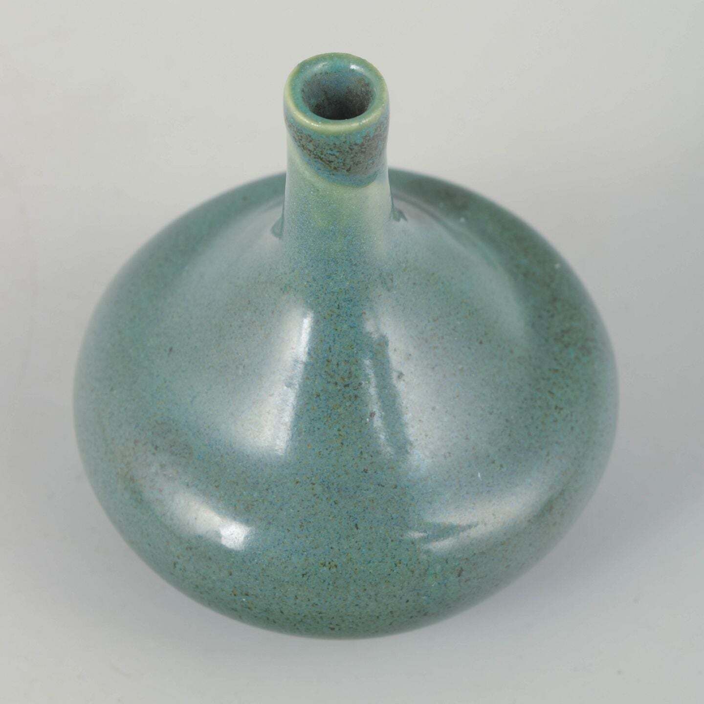 Céramiste de studio suédois. Vase miniature en grès, années 1970 photo for sale