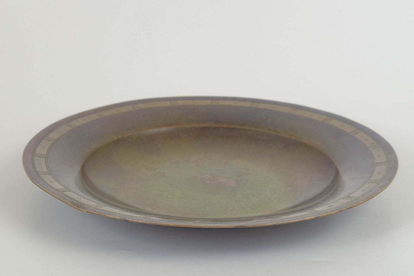 Grande coupe ronde Art déco Just Andersen en bronze allié, vers 1940. photo furniture