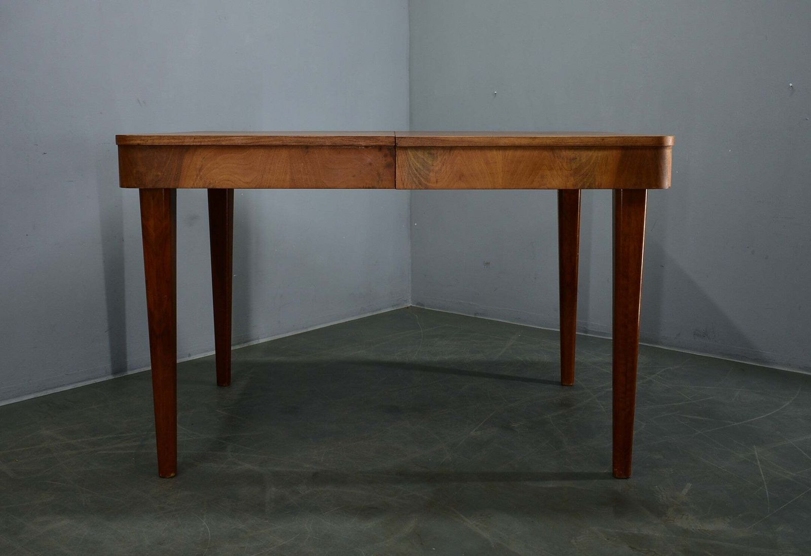 Meubels Jindrich Halabala uitschuifbare eettafel in walnoot, Tsjecho-Slowakije, 1939 photo