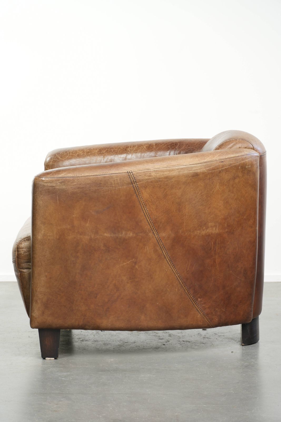 Robuuste Fauteuil in Cognackleurig Koehidenleer, Aviator Design, met een Opvallend en Tijdloos Uiterlijk. photo 886.0